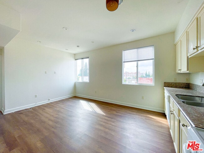 Building Photo - 1412 S Sherbourne Dr