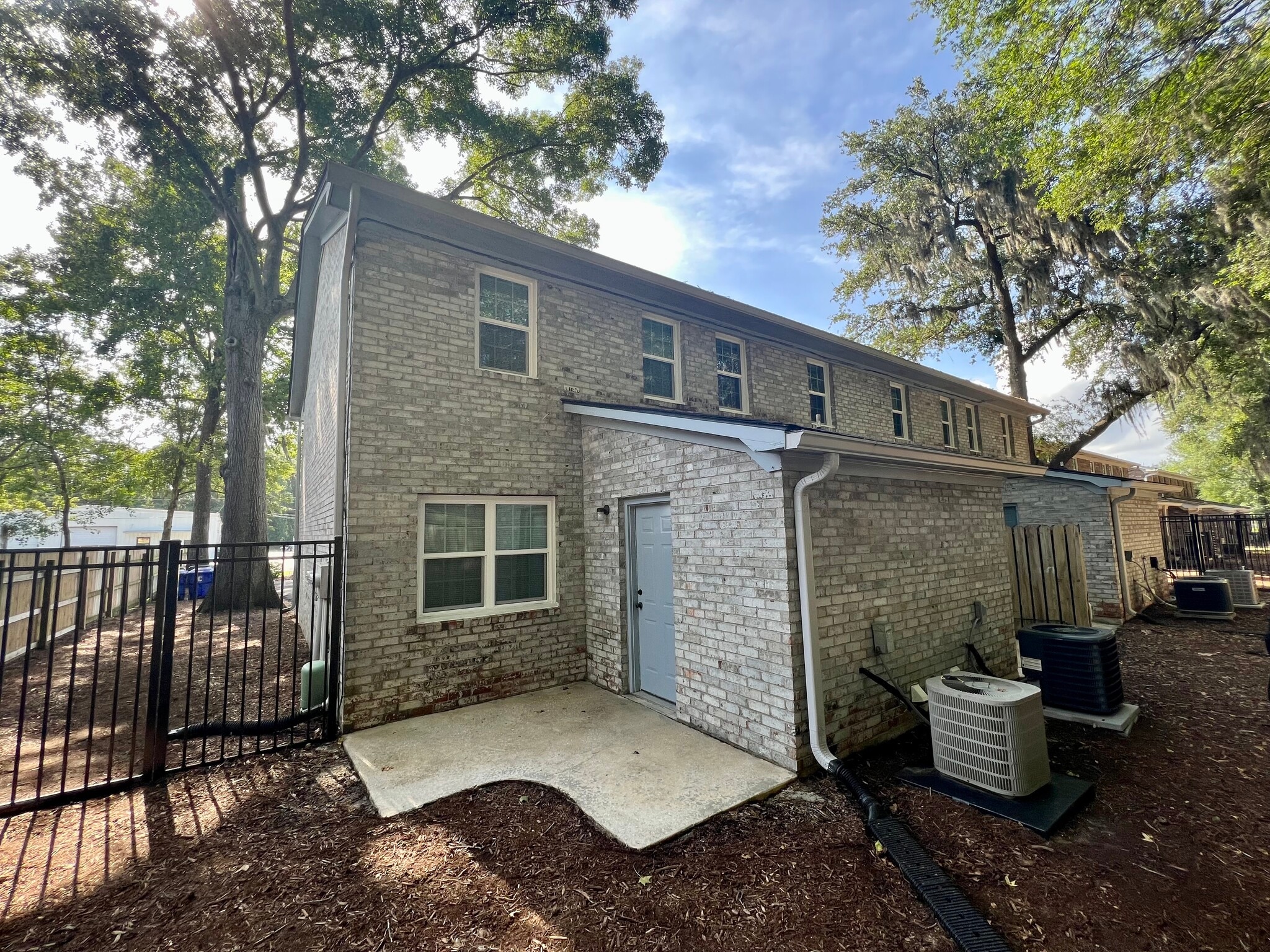 Exterior Yard / Patio - 276 Fleming Rd