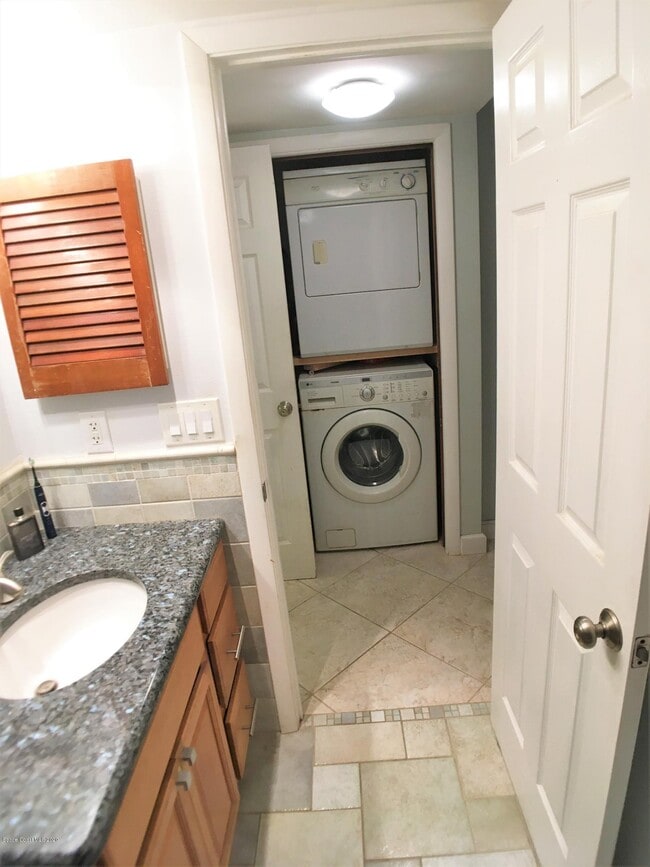 Building Photo - 3015 Kirkland Rd NE