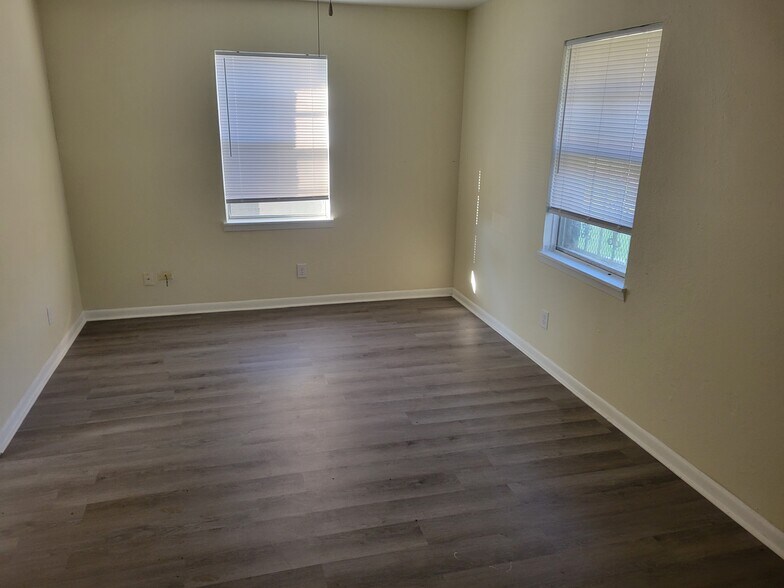 Bedroom - 1609 N W S Young Dr