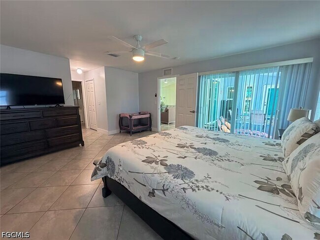 Building Photo - 2937 SW 8th Pl