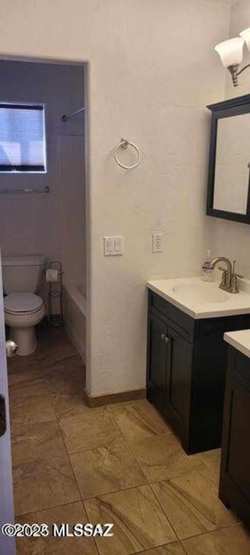 Building Photo - Northwest 4 Bedroom Pool Home