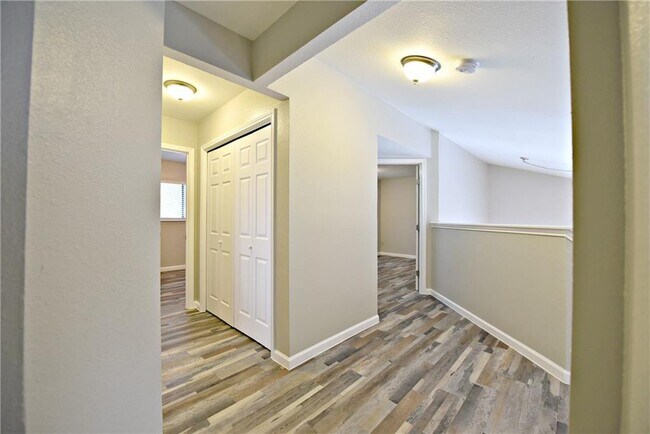 Building Photo - 13003 Sinton Ln