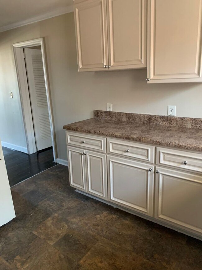 Building Photo - 100-B Spring Ave.