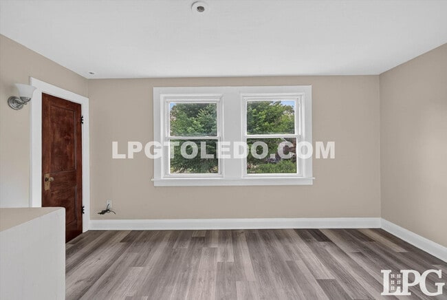 Building Photo - 3822 Lockwood Ave