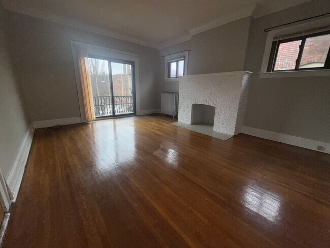 Building Photo - 2773 Hampshire-Unit 8