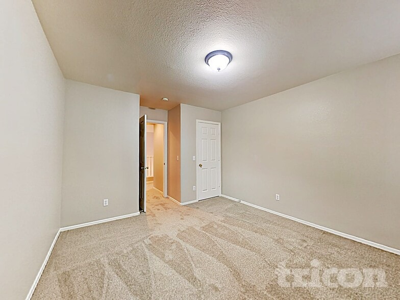 Building Photo - 25685 W Pleasant Ln