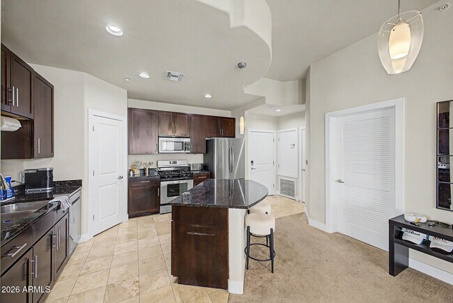 Building Photo - 945 E Playa Del Norte Dr