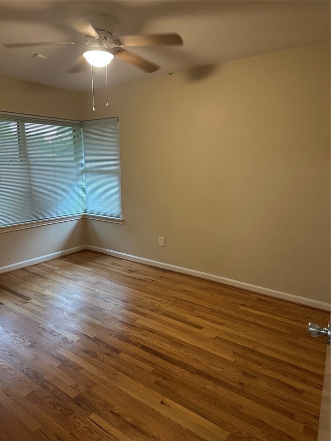 Building Photo - 3815 Gardendale Dr