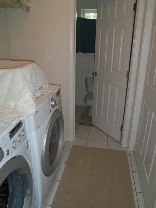 Washing Machine Room - 1 Riverside Park N