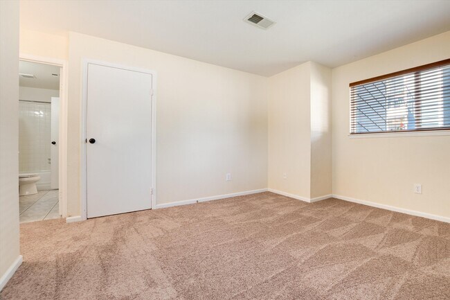 Building Photo - 2375 E Geddes Ave