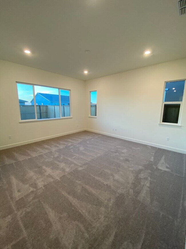 Building Photo - 4989 Gold Rush Dr