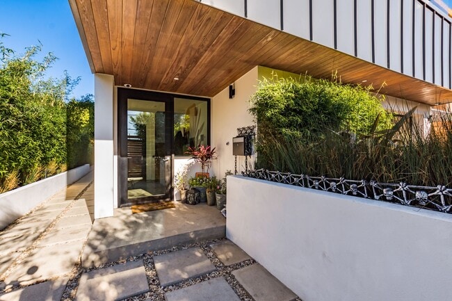 Building Photo - 2478 Penmar Ave