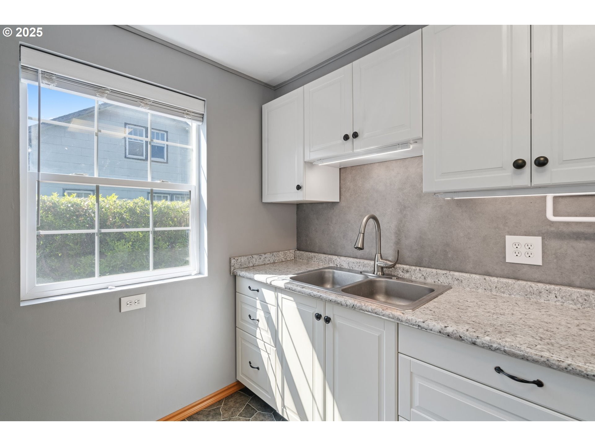 Building Photo - 5324 SE Flavel St