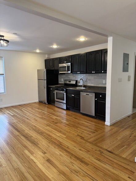 Building Photo - 1027 Wilcox Ave