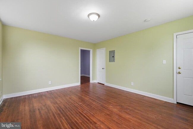 Building Photo - 3919 R St SE