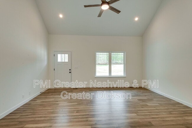 Building Photo - 732 Lucas Rd