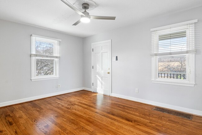 Building Photo - 2 Bed / 1 Bath Bungalow. Dog Friendly. Fenced Yard.