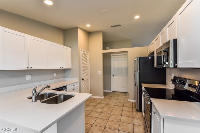 Building Photo - 3304 SW 11th Ct