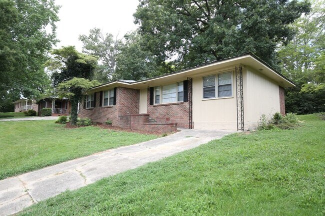 Building Photo - You’ll Love the Layout & Luxury Touches in...