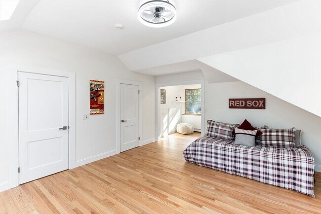 Building Photo - 98 Union St