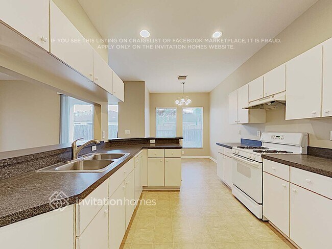 Building Photo - 24931 Vintage Ct