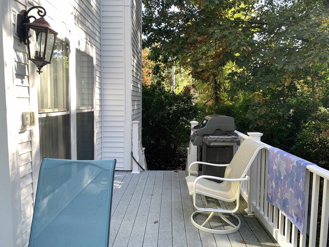 Building Photo - 22 River Bend Cir