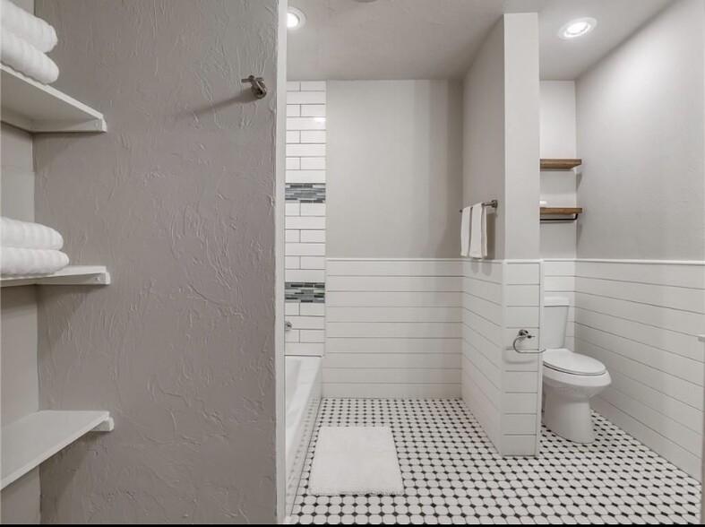Building Photo - 841 NW 33rd St