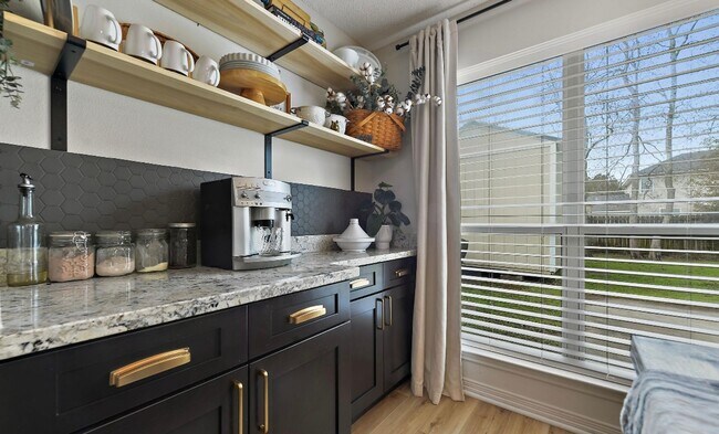 Building Photo - Updated 4 bedroom 2.5 bath home in Ocean Springs!