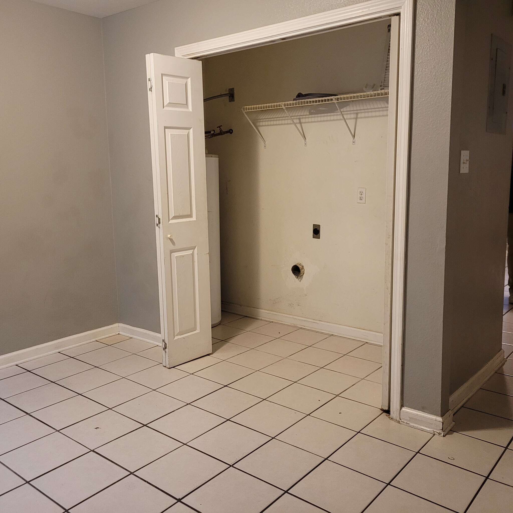 Laundry - 3409 Golden Dr