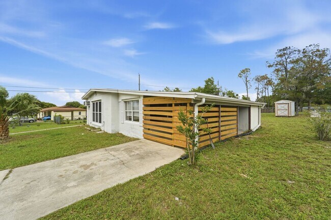 Building Photo - Charming & Spacious 2-Bedroom Home with Modern Finishes and Outdoor Living at 793 Crawford St, De...