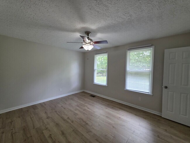 Building Photo - One Level 3bd/2ba home in Mt Juliet