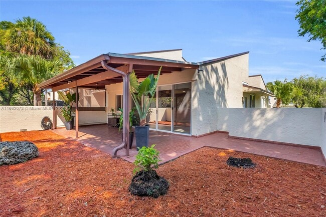 Building Photo - 9131 Fontainebleau Blvd