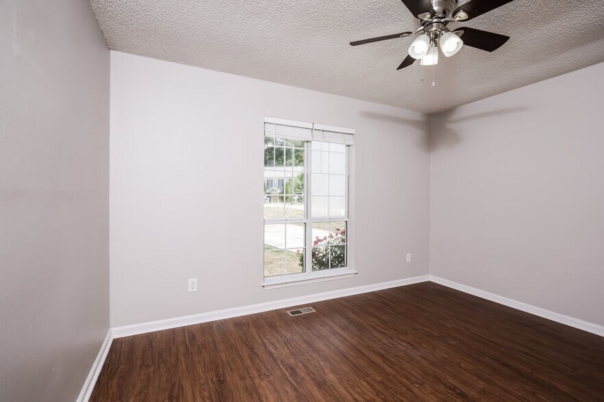 Building Photo - 504 Heathwick Dr