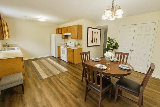 Building Photo - 2 Bedroom Townhouse in Richmond!