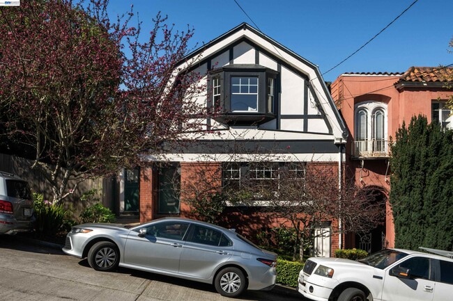 Building Photo - 3033 Divisadero St