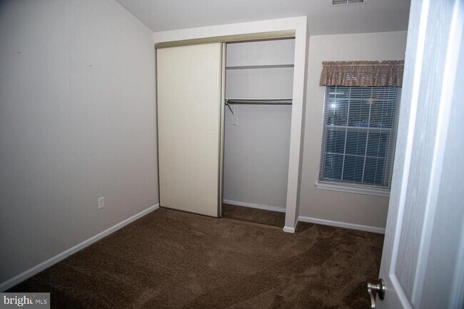 Building Photo - 2852 Yarling Ct