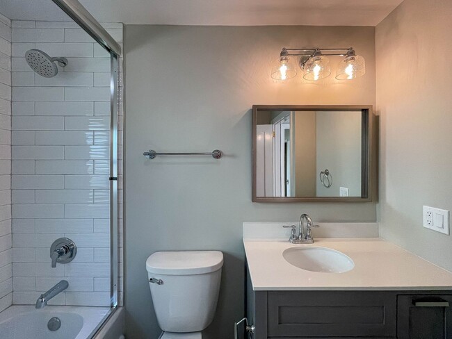 Building Photo - Beautifully Remodeled Two-Bedroom in Malve...