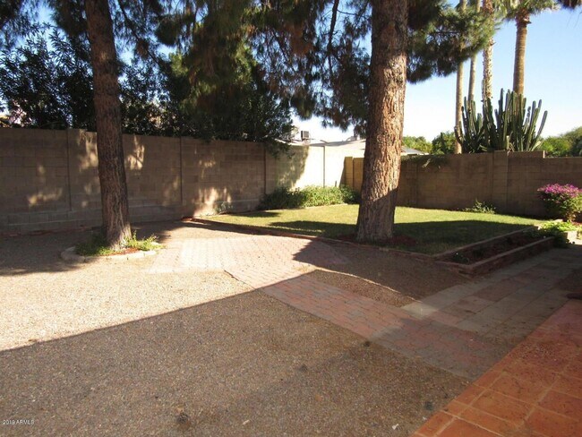 Building Photo - Fantastic 3 Bedroom/2 Bath Single Level Home & NO HOA!  Schedule a Showing Today!