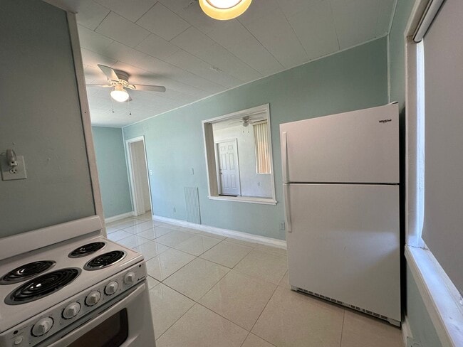 Building Photo - Charming Studio House in Oakland Park