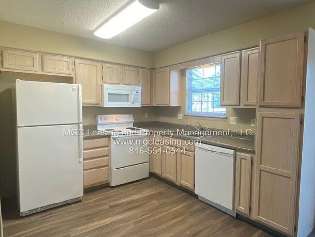 Building Photo - South Garden Two Bedroom Townhome