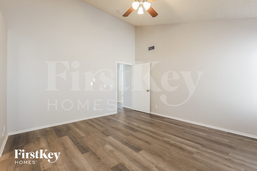 Building Photo - 5039 W Chicago Cir S