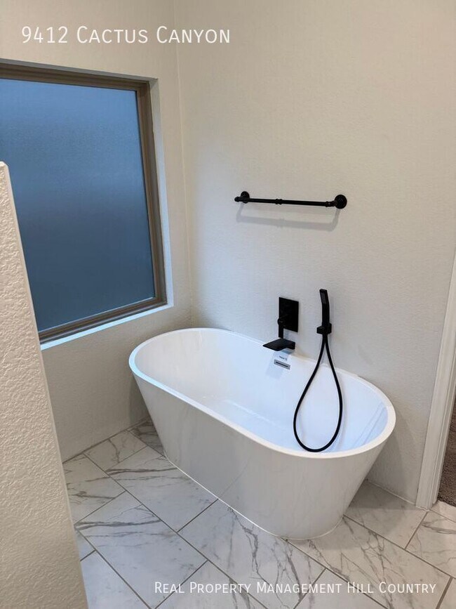 Building Photo - 9412 Cactus Canyon