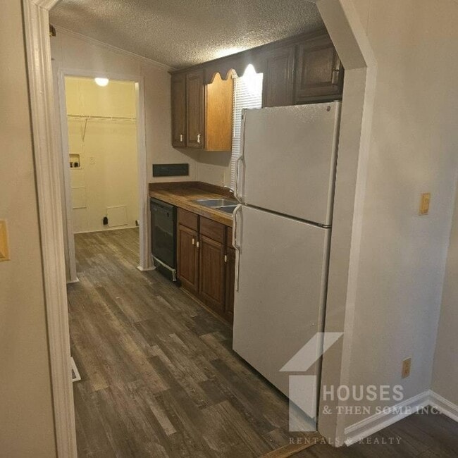 Building Photo - 224 Double Bridge Rd