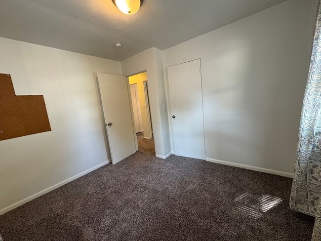 Building Photo - Now Renting in Springfield: 3 Bed and 1 Ba...