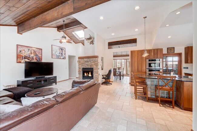 Building Photo - 441 Burlingham Rd