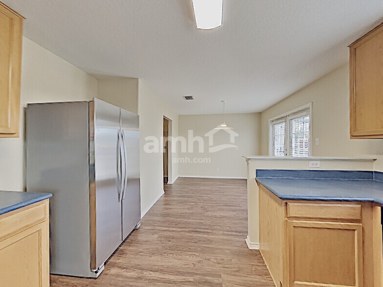 Building Photo - 7915 Arabian Cv