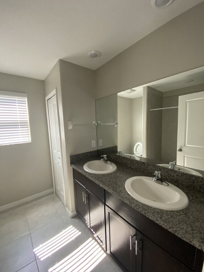 Building Photo - 7012 Samuel Ivy Dr