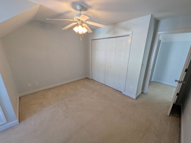Building Photo - Beautiful 3 Bedroom, 2.5 Bath Home Located in the Kings Grant Golf Community!