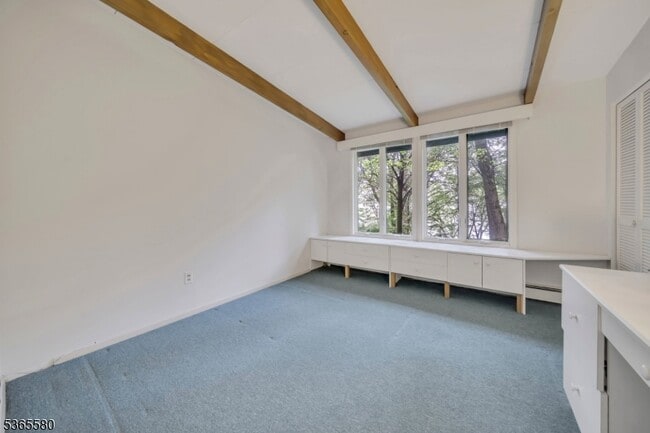Building Photo - 37 Lenape Dr